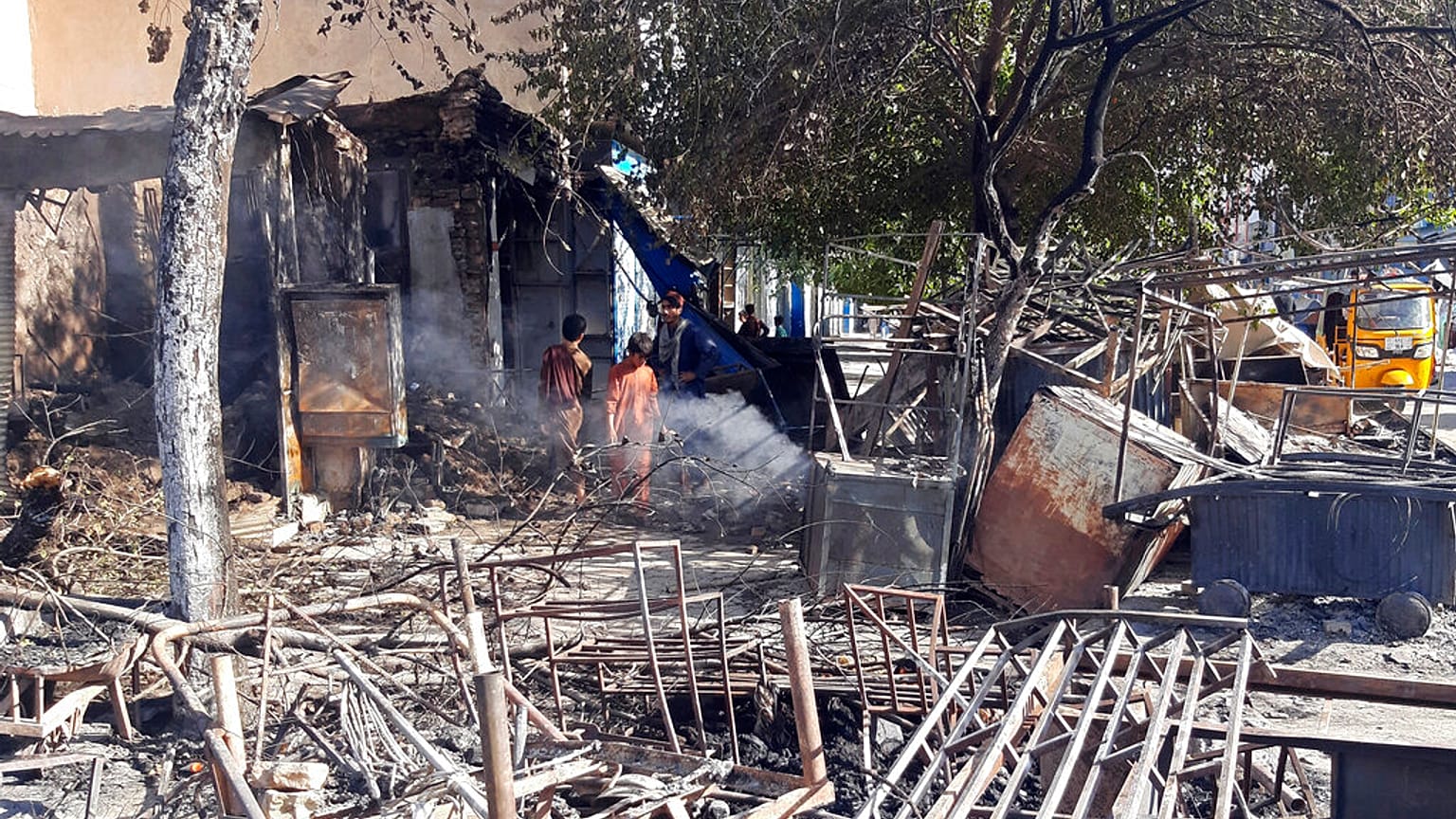 Ciò che resta dopo i combattimenti tra talebani e forze di sicurezza afghane nella città di Kunduz, Afghanistan settentrionale