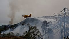 Canadair επιχειρεί στα Ελληνικά Ευβοίας