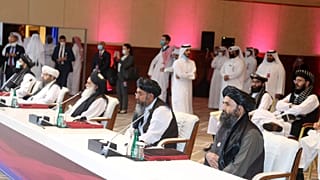 وفد طالبان يحضر الجلسة الافتتاحية لمحادثات السلام بين الحكومة الأفغانية وطالبان في الدوحة، قطر، 12 سبتمبر 2020