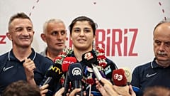 Olimpiyat şampiyonu milli boksör Busenaz Sürmeneli'nin de yer aldığı kafile Japonya'dan yurda döndü.