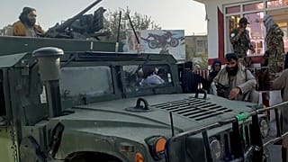 Tálib harcosok Kunduzban a tartományi székhely elfoglalása után