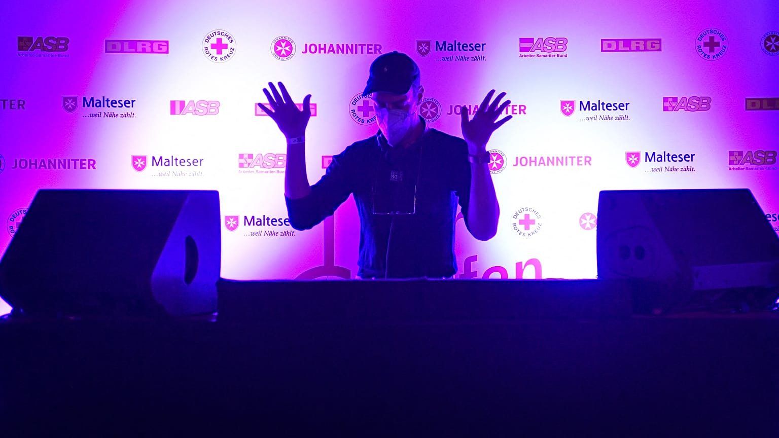 DJ-Set mit Biontech in der Arena in Treptow