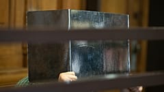 Almanya'nın başkenti Berlin'de internette tanıştığı bir kişiyi öldürdükten sonra parçalara ayırarak yemekle suçlanan şahıs mahkemeye çıkarıldı