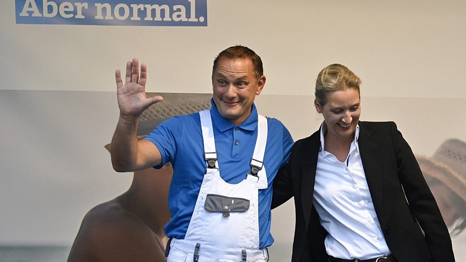 AfD-Spitzenduo Tino Chrupalla - in seiner Malermeister-Hoste - und Alice Weidel