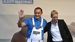 AfD-Spitzenduo Tino Chrupalla - in seiner Malermeister-Hoste - und Alice Weidel
