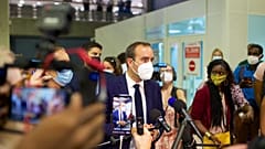 Sébastien Lecornu à l'aéroport de Pointe-à-Pitre, mardi 10 août 2021.