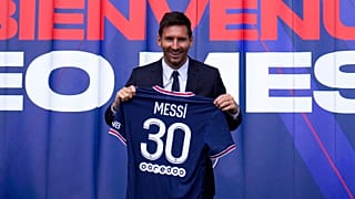 Le footballeur argentin présente son nouveau maillot aux couleurs du Paris Saint-Germain, le 11/08/2021