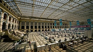 Центр вакцинации в Гостином дворе, Москва