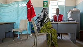 Eine Frau aus Tigray in der Klinik des Sudanesischen Roten Halbmonds in Hamdayet nahe der sudanesisch-äthiopischen Grenze im Osten des Sudan.23.03.2021