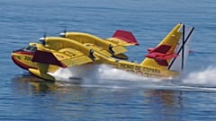 İspanyol Canadair yangın söndürme uçağı 
