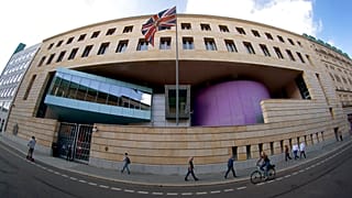 Liebesgrüße für Moskau: Britischer Botschaftsmitarbeiter in Berlin ein Spion für Russland?