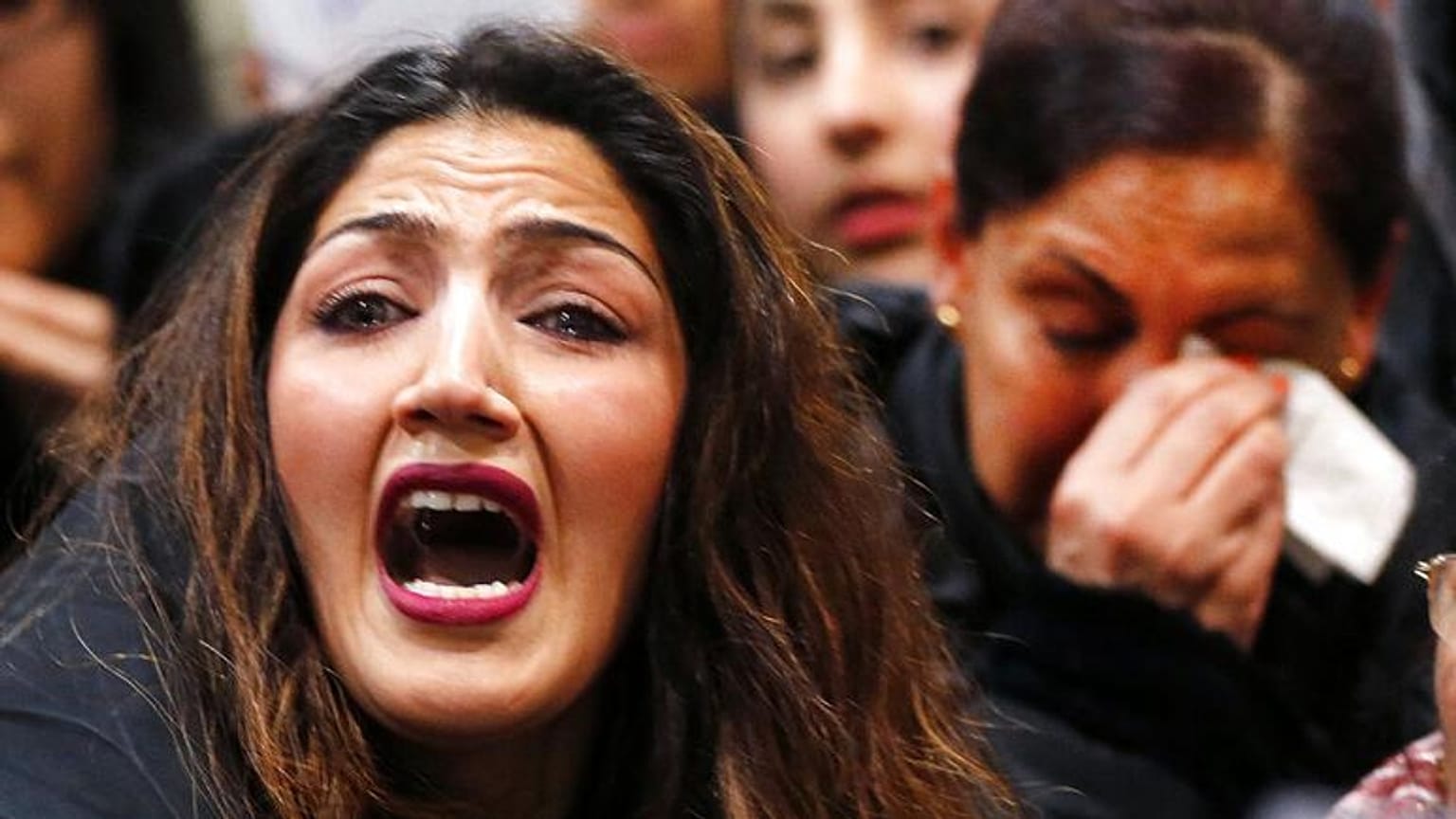 Almanya'da Afganların sınır dışı edilmesini protesto eden bir kişi