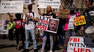 „Ennek a rémálomnak véget kell érnie" - Assange támogatói felháborodtak