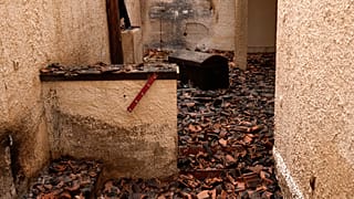 Κατεστραμμένο σπίτι στο χωριό Πευκί της Εύβοιας