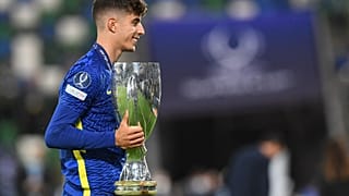 Kai Havertz mit dem Pokal
