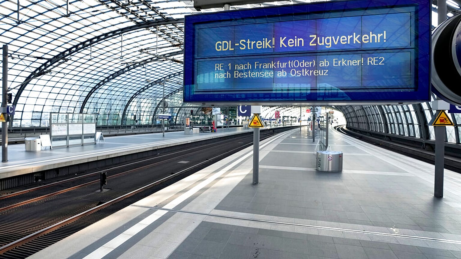 Leerer Bahnsteig in Berlin, 12.08.2021