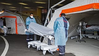 Des soignants au centre hospitalier universitaire (CHU) Pierre Zobda-Quitman de Fort-de-France, le 30 juillet 2021.
