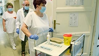 Előkészület védőoltás beadására