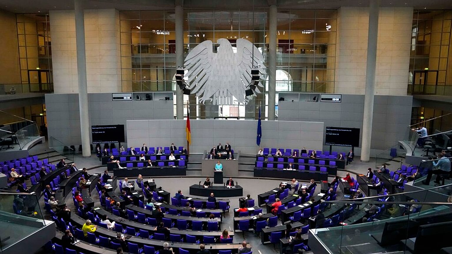 Die deutsche Bundeskanzlerin Angela Merkel bei einer Rede vor dem Bundestag, 24.06.2021