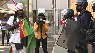 Proteste vor einer Klinik auf Martinique