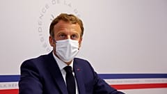 يترأس الرئيس الفرنسي إيمانويل ماكرون مجلس الدفاع الصحي في مقر الإقامة الصيفي الرئاسي بفورت دي بريغانكون في بورم ليس ميموزا، 11 أغسطس 2021