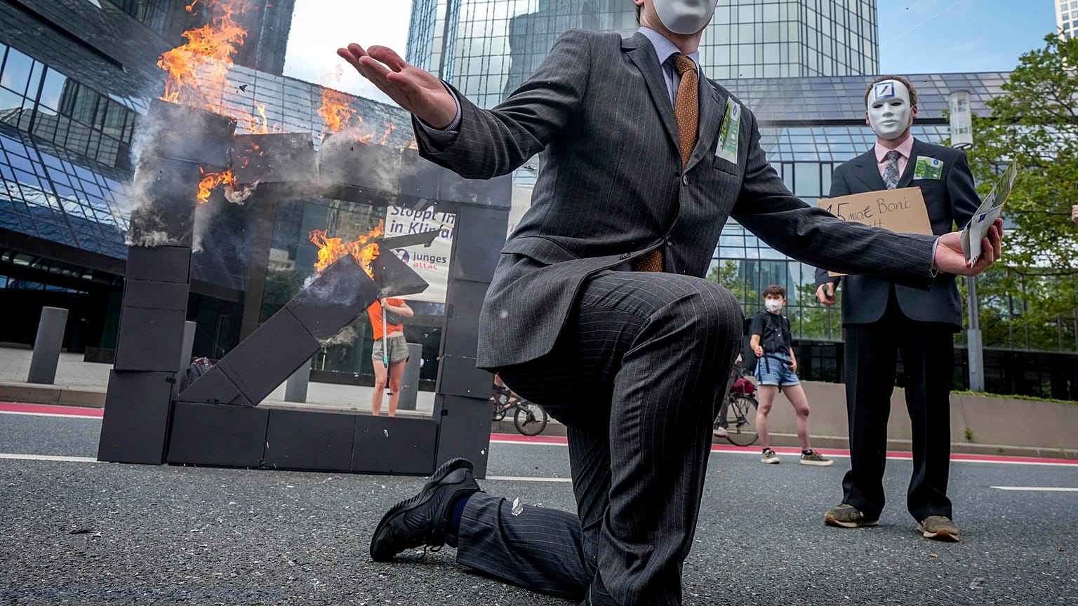 "Stoppt die Finanzierung von Klimakillern" - Protest vor der EZB