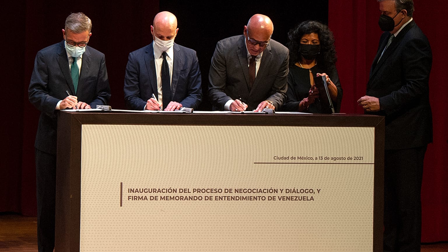 Párbeszédet kezd a venezuelai kormány és az ellenzék