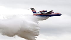 A Beriev - Be -200  kétéltű repülőgép egy bemutatón