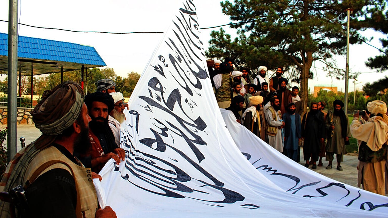Taliban ziehen in Ghazni ihre Fahne auf