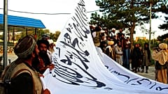 Taliban ziehen in Ghazni ihre Fahne auf