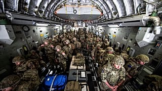 Las fuerzas británicas llegan a la capital afgana de Kabul para ayudar a evacuar a sus conciudadanos. Foto enviada el 15 de agosto de 2021.