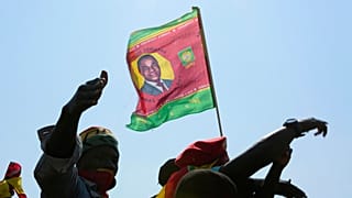 Una bandiera dello Zambia con l'effige del neo-presidente Hichilema. 
