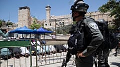 13 Ağustos Cuma günü Batı Şeria'da İbrahim Camii'ndeki cuma namazı sonrası beklenen protestolar için İsrail polisi güvenlik önlemleri aldı