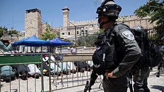 13 Ağustos Cuma günü Batı Şeria'da İbrahim Camii'ndeki cuma namazı sonrası beklenen protestolar için İsrail polisi güvenlik önlemleri aldı
