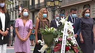 Autoridades políticas catalanas durante la ceremonia de homenaje a las víctimas del 17A