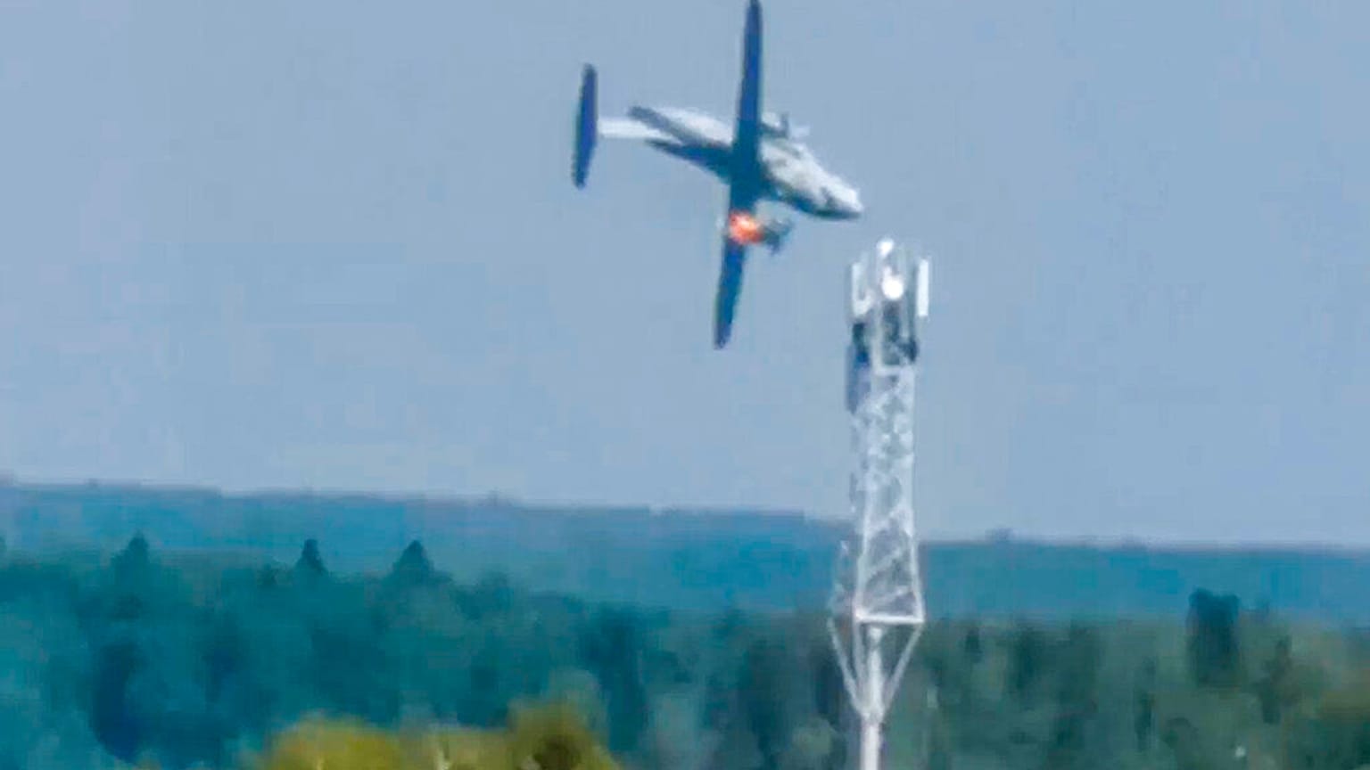 Russie : trois morts dans le crash d'un avion militaire en vol d'essai, le 17 août 2021. 