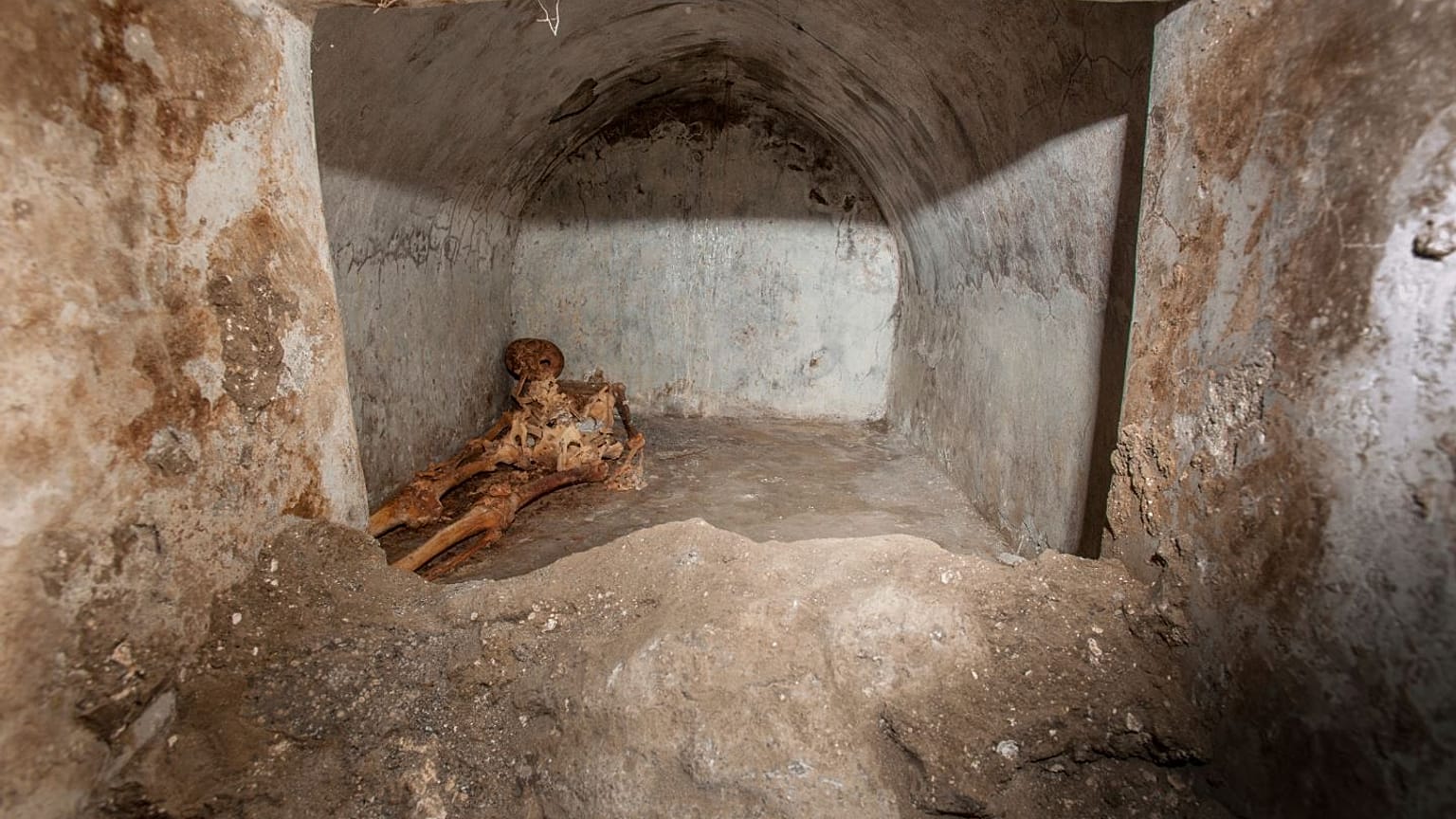 A view of the tomb located in the necropolis of Porta Sarno.