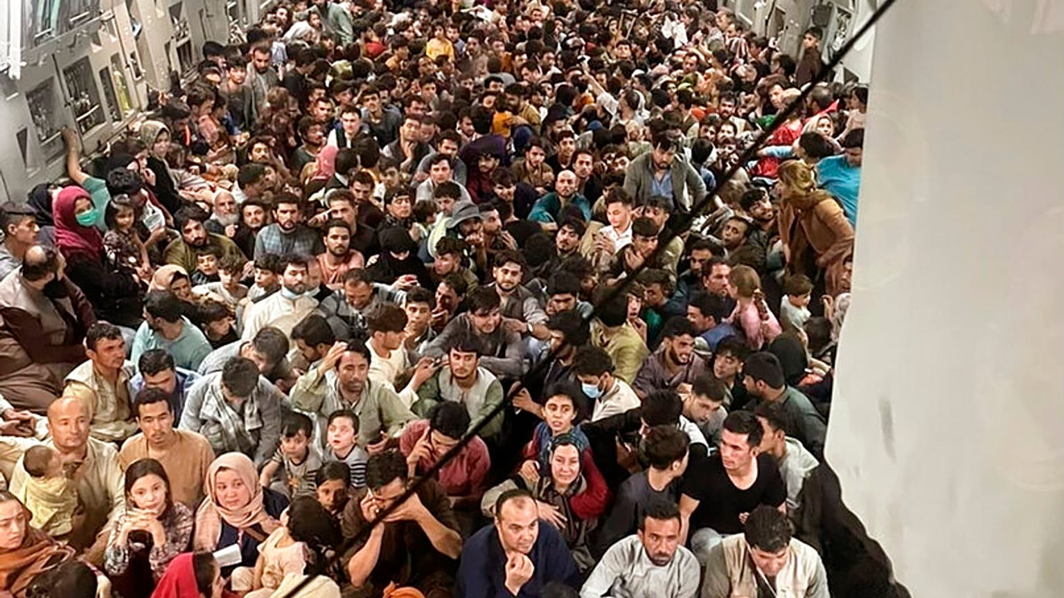 Der Flug der US-Luftwaffe von Kabul nach Katar mit 640 Menschen an Bord
