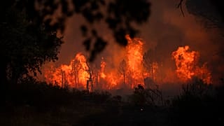 L'incendio vicino Le Luc nel sud della Francia