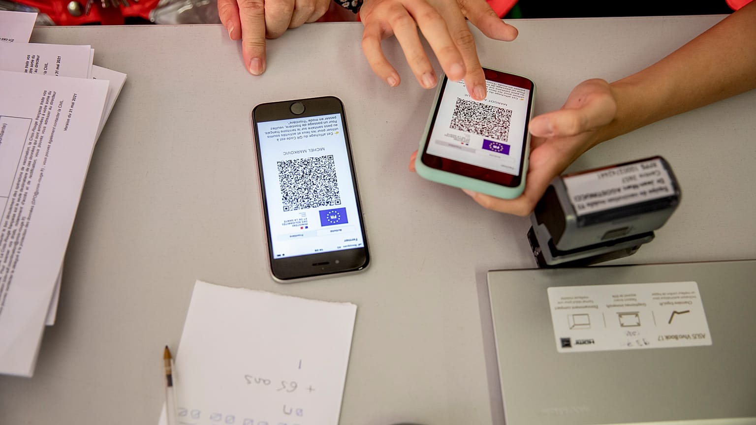 Übeprüfung der Gesundheits-App "pass sanitaire" in Le Bourget (August 2021)