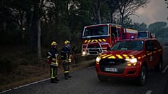 Пожары под Сен-Тропе: Макрон прервал отпуск