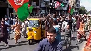 Manifestação contra talibãs em Jalalabad