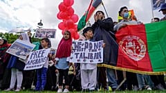 مترجمان سابق افغان و گروه ضدجنگ در تظاهرات لندن: دولت بریتانیا مردم افغانستان را تنها نگذارد