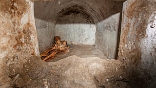 Pompeii'de yapılan kazılarda çok iyi korunmuş bir insan iskeleti bulundu