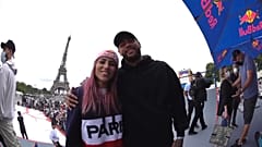 Neymar mit der Gewinnerin des Frauen-Wettbewerbs