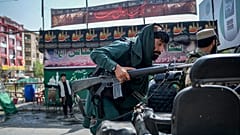 Un guerrigliero talebano a Kabul