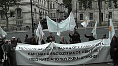 Πικετοφορία έξω από την πρωθυπουργική κατοικία στο Λονδίνο