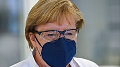 Angela Merkel im BIoNTech-Werk in Marburg