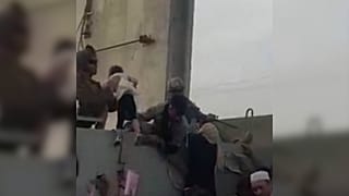 Sosyal medyada binlerce kez paylaşılan trajik görüntü, örgütten korkan ve 'yeni bir hayata' başlamak isteyen ailelerin çaresizliklerini gözler önüne serdi