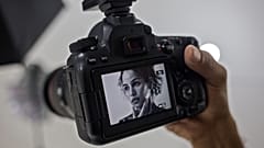 صورة على شاشة كاميرا لمنصة "أونلي فانز"